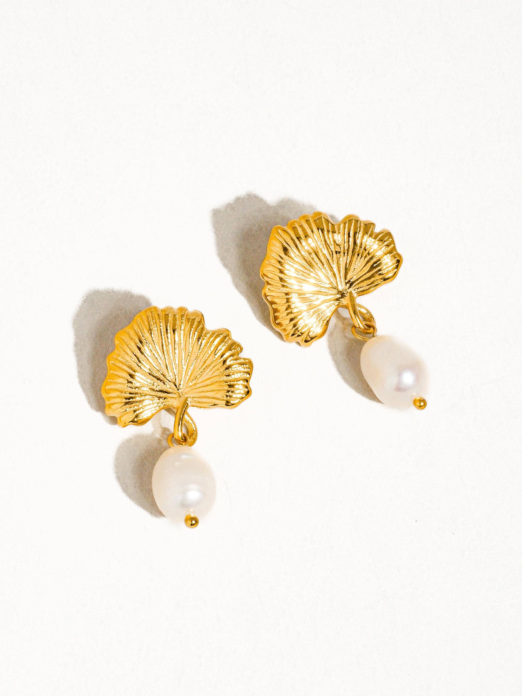Béatrice Floral Pearl Earrings