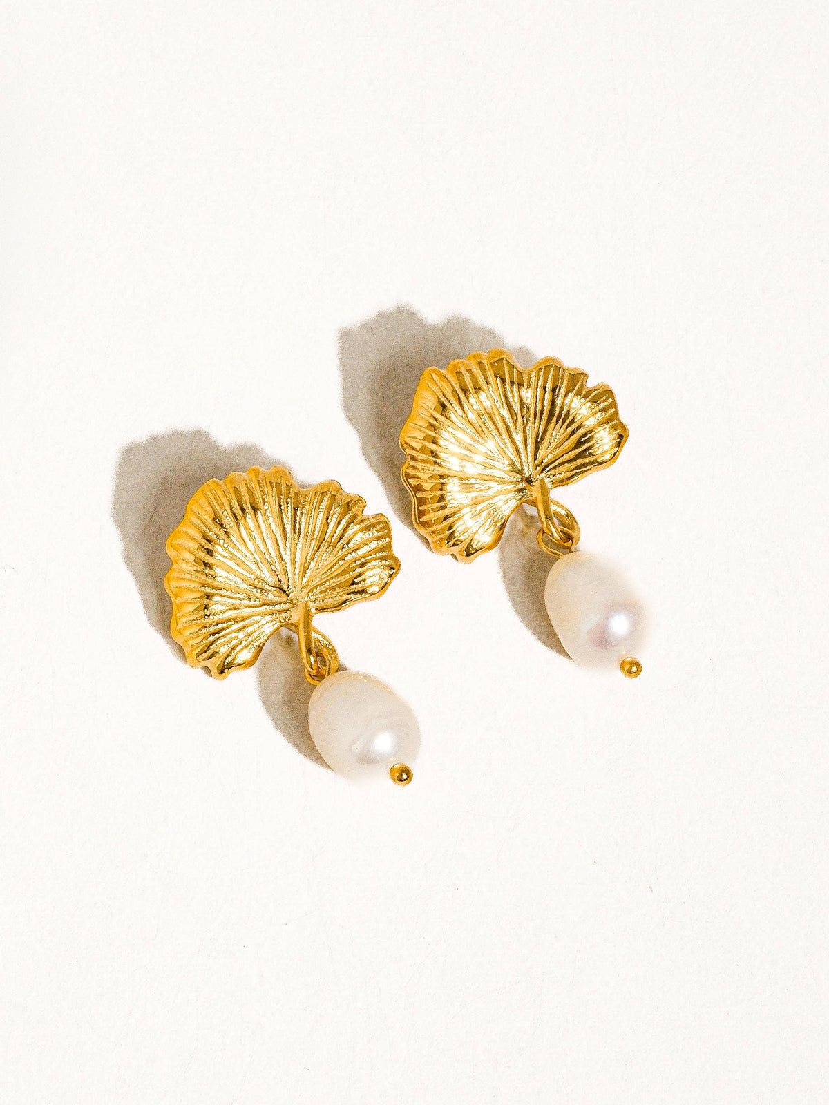 Béatrice Floral Pearl Earrings
