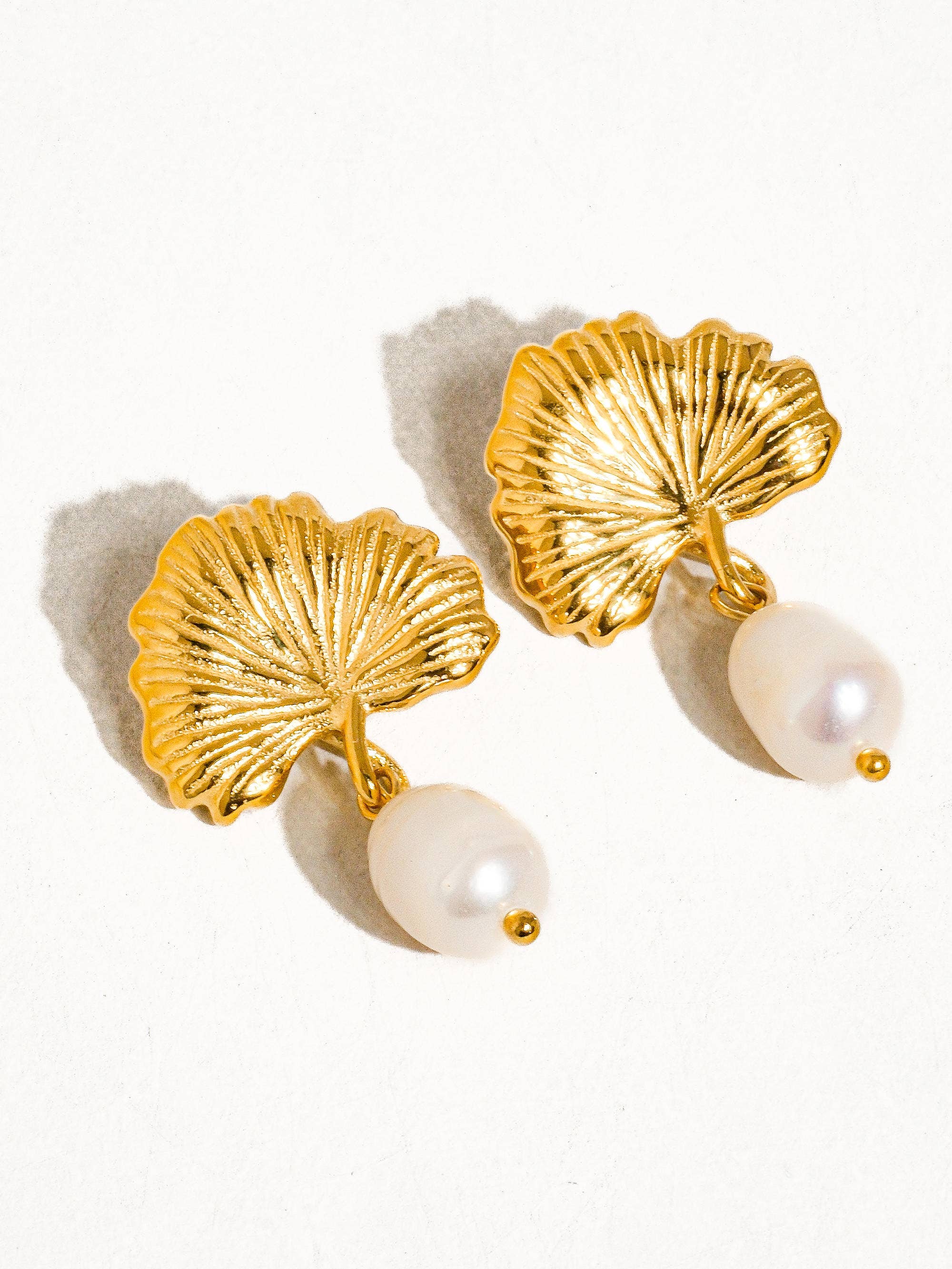 Béatrice Floral Pearl Earrings